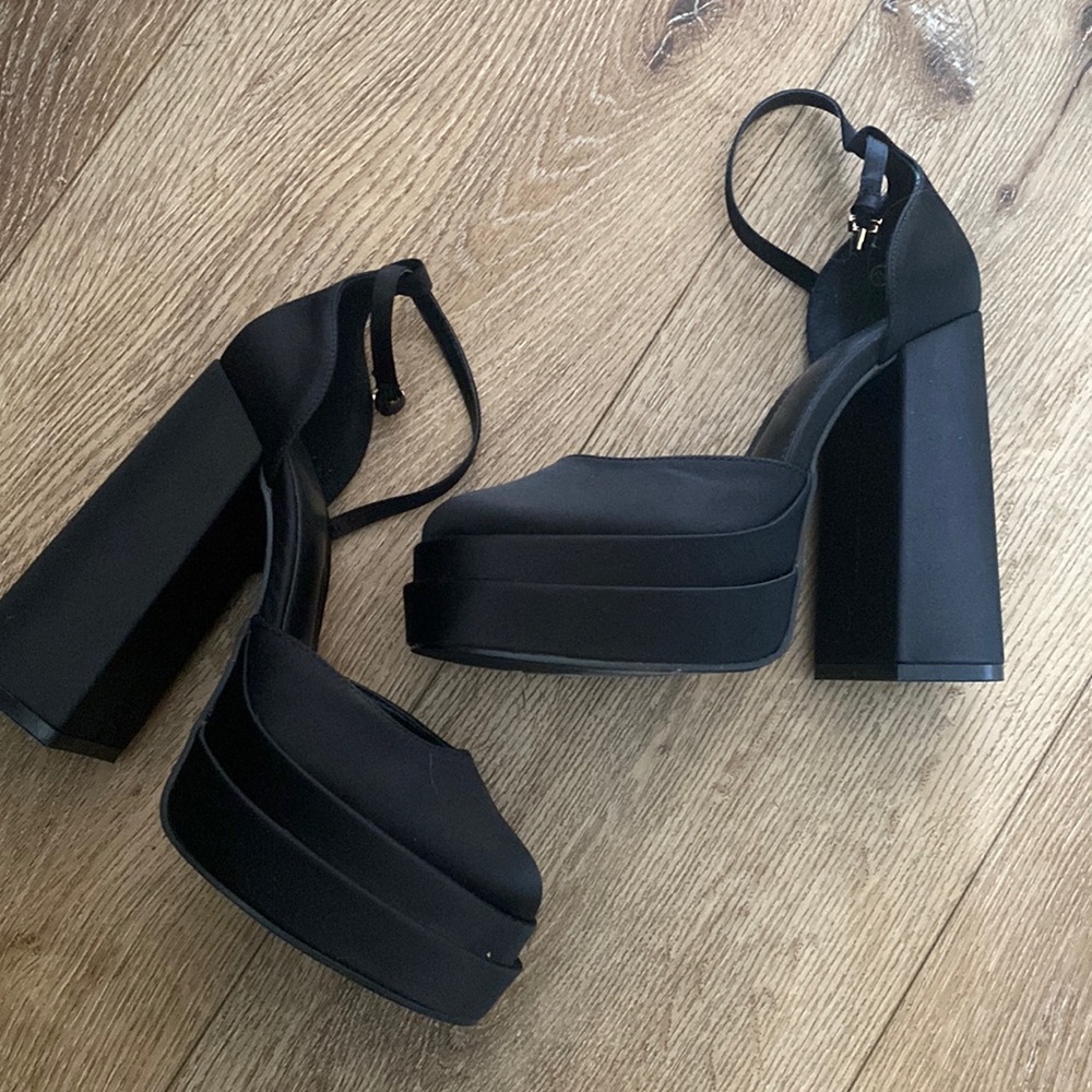 Amazon heels